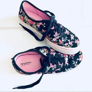 Girls Sneakers